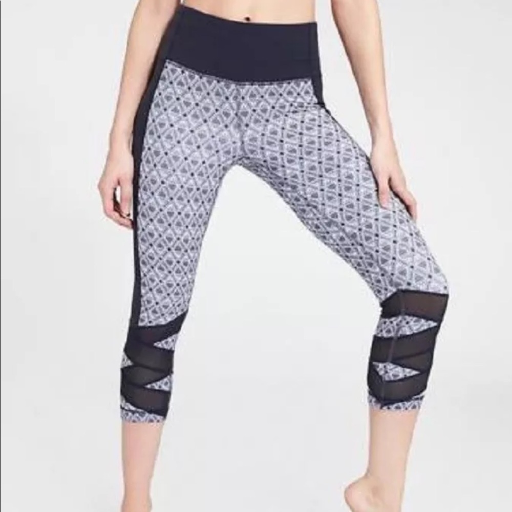 Athleta Mantra print capri athletic leggings Size XXS